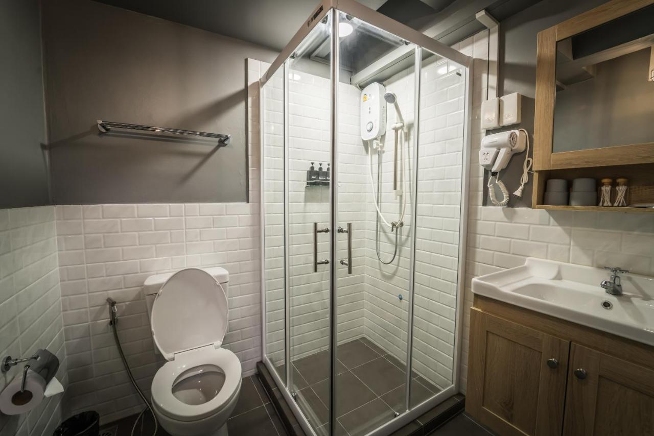 Canal View Lo-Ha Guest House, Contactless Check-In Бангкок Екстер'єр фото