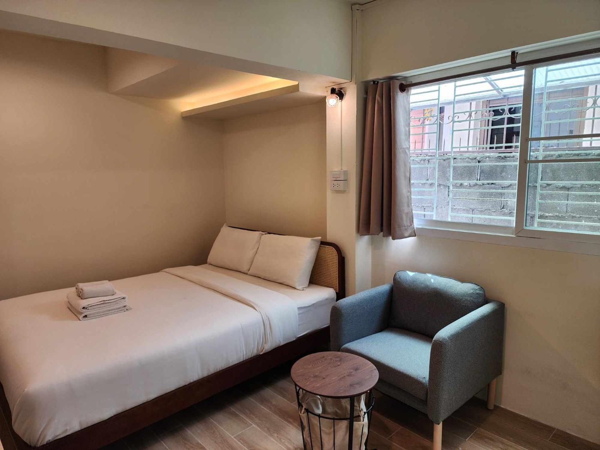Canal View Lo-Ha Guest House, Contactless Check-In Бангкок Екстер'єр фото